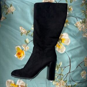 Chic Black Heeled Boots